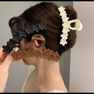 women hair claw solid color anti-slip flower decor